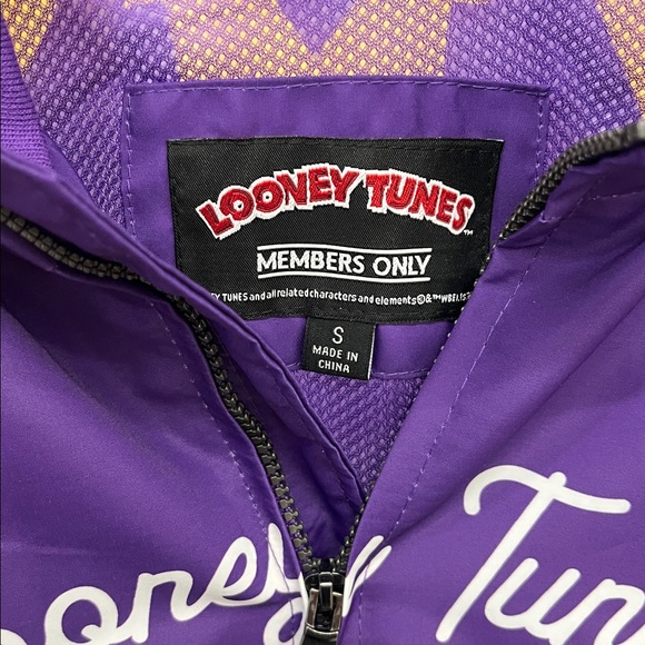 Members Only Looney Tunes Puffer - Picture 3 of 4